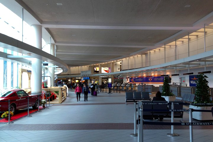 Private arrival OR departure transfer in Boston (hotel OR airport pick-up) - Photo 1 of 7